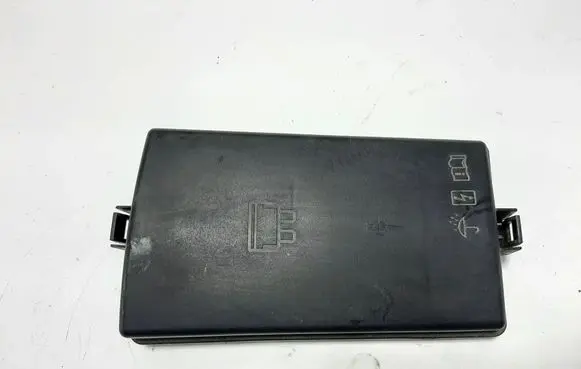 Volkswagen Golf VII Fuse box cover 5Q0937132A