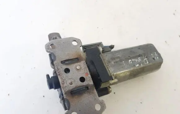 Volvo XC70 Seat adjustment motor 0390203219 906382