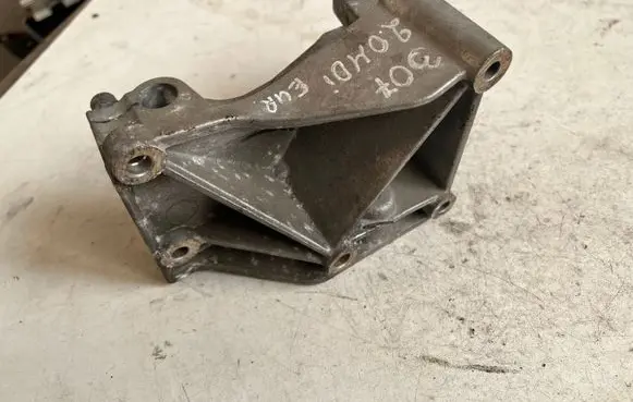 Peugeot 307 Generator/alternator bracket 9636301380