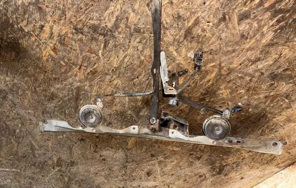 Top upper radiator support slam panel