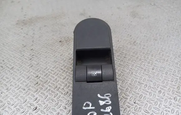 Opel Zafira B Electric window control switch 13197132