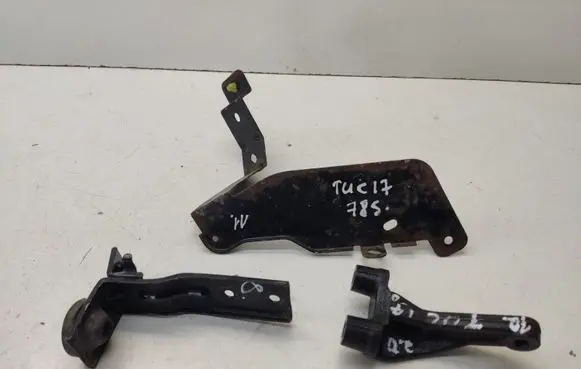 Hyundai Tucson TL Engine mounting bracket