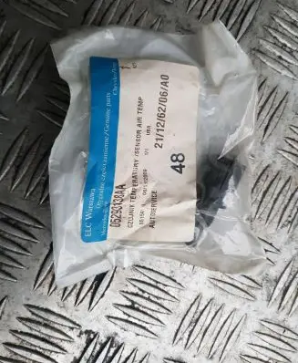 Chevrolet PT Cruiser Outside/exterior temperature sensor 05269870AB