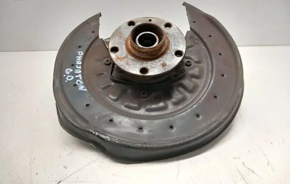Rear wheel hub
