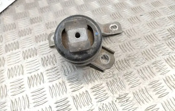 Volvo XC70 Engine mount bracket
