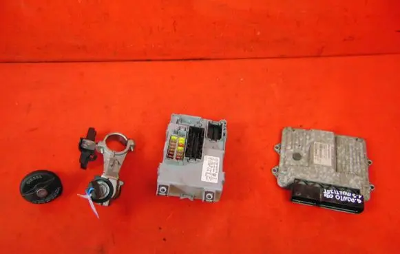 Fiat Grande Punto Engine ECU kit and lock set 51843361