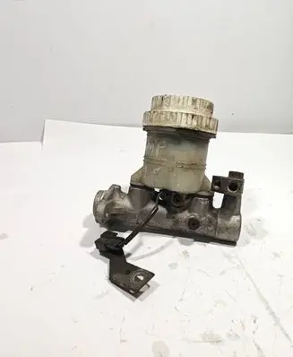 Mitsubishi Pajero Master brake cylinder 