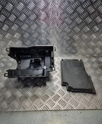 Opel Vivaro Fuse box cover 243503708R 93452999