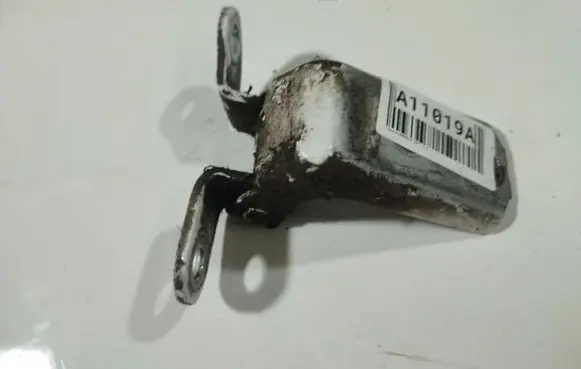 Toyota Avensis T270 Rear door lower hinge 