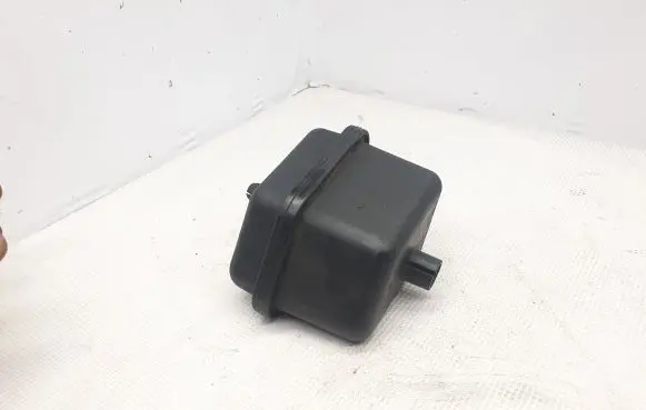 Vacuum air tank