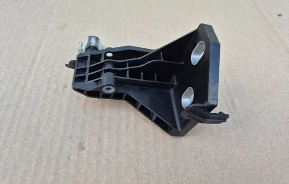 Mercedes-Benz C W205 Radiator mount bracket A2055014320
