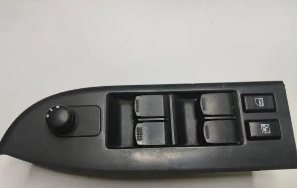 Suzuki Grand Vitara II Electric window control switch 64J20 2235T