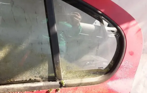 Nissan Sunny Rear vent window glass 