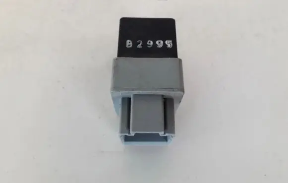 Mitsubishi Carisma Other relay MB953394 72HM100