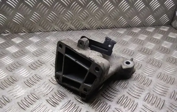 Mercedes-Benz E W211 Engine mounting bracket A6422230104