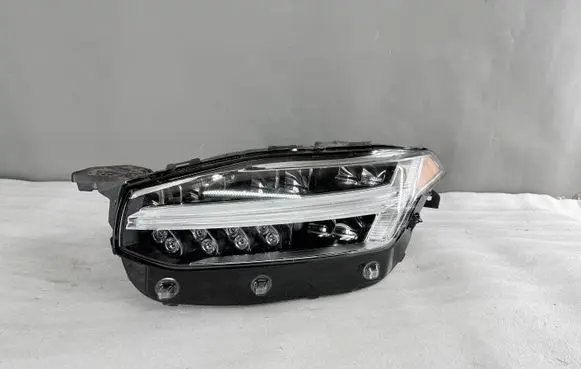 Volvo XC90 Headlight/headlamp 32228686