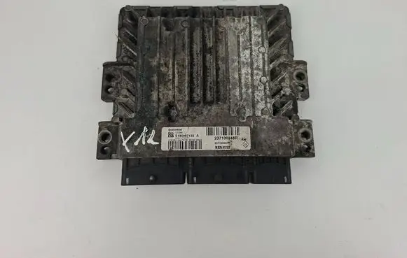 Renault Megane III Engine control unit/module 237100348R S180067135A
