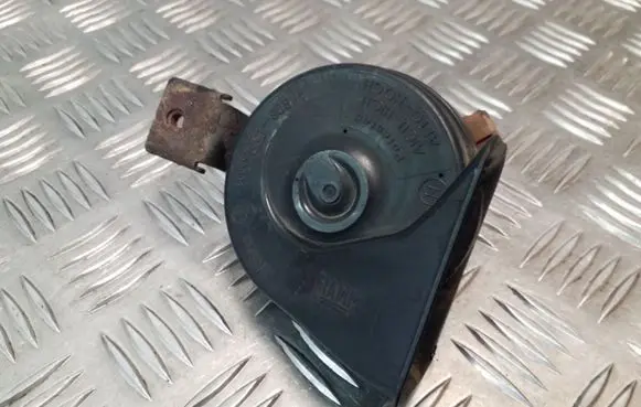 Volvo S60 Horn signal E30055306