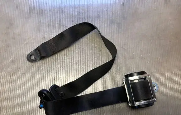 Ford Kuga I Front seatbelt 8V41S61294AB 040962 608730300