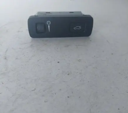 Volvo XC90 Tailgate opening switch P31376510 16W123