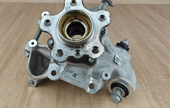BMW X6 G06 Rear wheel hub 6876653