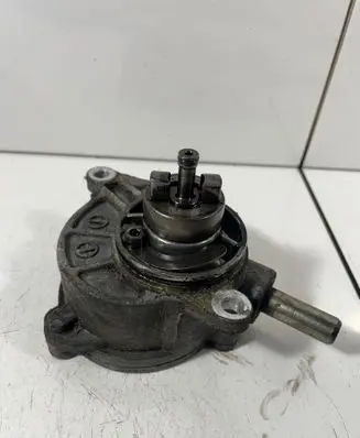 Mercedes-Benz Vito Viano W639 Vacuum pump A6462300165 01070672