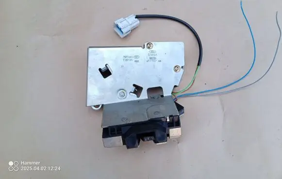 Ford Mondeo Mk III Tailgate exterior lock 3S71-43102