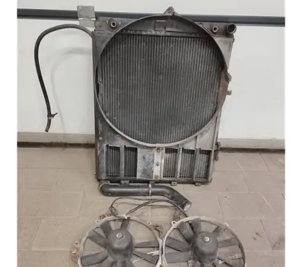 Mercedes-Benz E W124 Coolant radiator 1245001255 1245001355 A1245001255