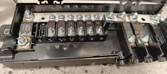 Jaguar XE Fuse box set P00108586 CZGTA GX7314516AD