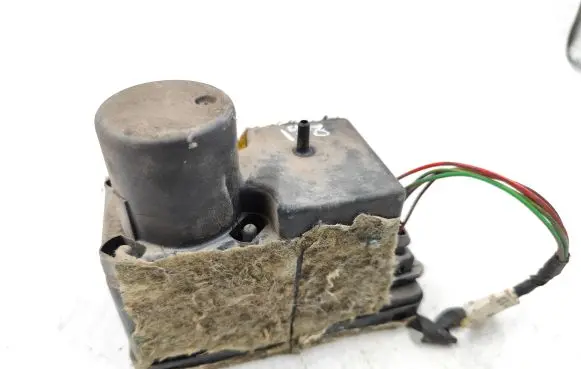 Audi 80 90 B3 Central locking vacuum pump 893971120A
