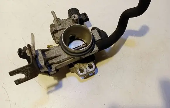 Toyota Yaris Throttle body valve 