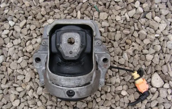 Audi Q5 SQ5 Engine mount vacuum valve 8R0199381B