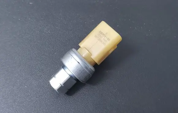 Citroen C4 III e-C4 Air conditioning (A/C) pressure sensor 9673006380 82CP3206