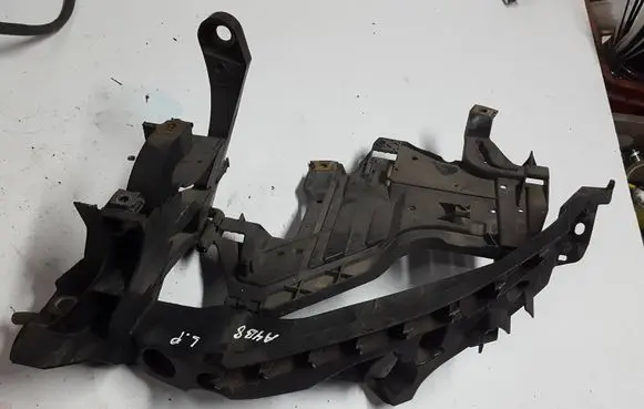 Audi A4 S4 B8 8K Headlight/headlamp mounting bracket 8K0805607CXAUTOP 8K0805607C