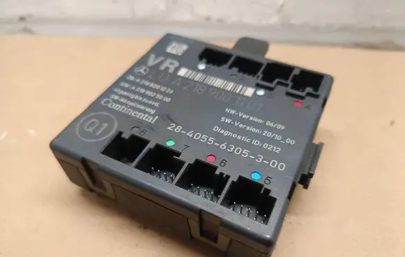 Mercedes-Benz CLS C218 X218 Door control unit/module A2189001101 A2189025000 A2188201226