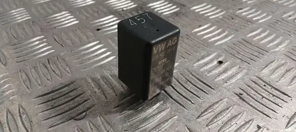 Audi A4 S4 B8 8K Glow plug pre-heat relay 038907281B
