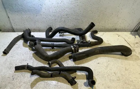 BMW 5 E28 Coolant pipe/hose 