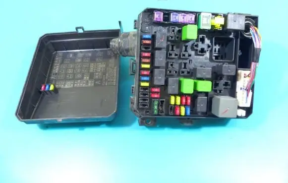 Mitsubishi Lancer VIII Fuse box set 8565A024 IMPRK1228253