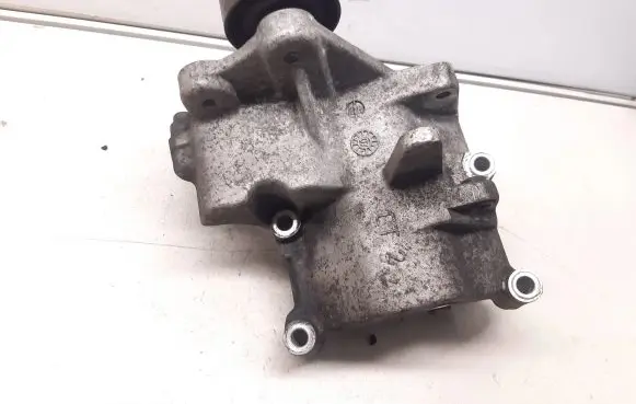 Hyundai i30 Generator/alternator bracket 2528127