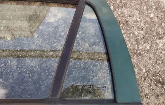Opel Astra G Rear vent window glass 