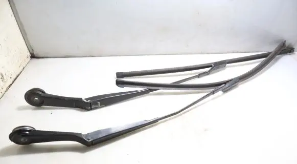 Ford Focus Front wiper blade arm