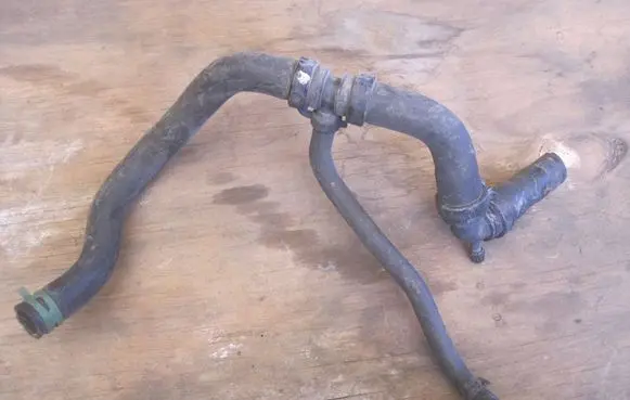 Renault Captur Gearbox oil cooler pipe/hose 924108330R