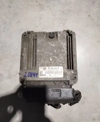 Volkswagen Touareg I Engine control unit/module 070906016de 0281013302