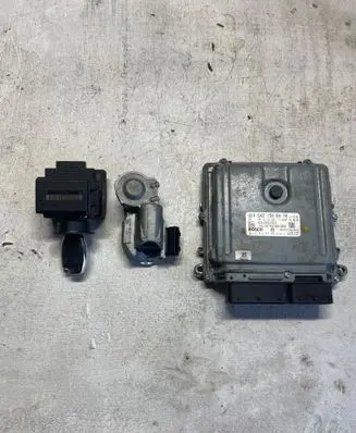 Mercedes-Benz E W211 Engine ECU kit and lock set A6421508478 0281013721 2115452308