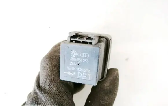 Volkswagen PASSAT B6 Other relay 3b0951253