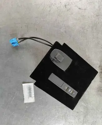 Mercedes-Benz S W222 USB socket connector a2228230011