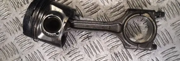 Volkswagen Caddy Piston with connecting rod 81l123