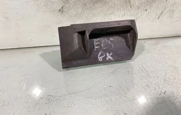 BMW 7 E65 E66 Radiator mount bracket 7508016