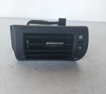 Rear air vent grill