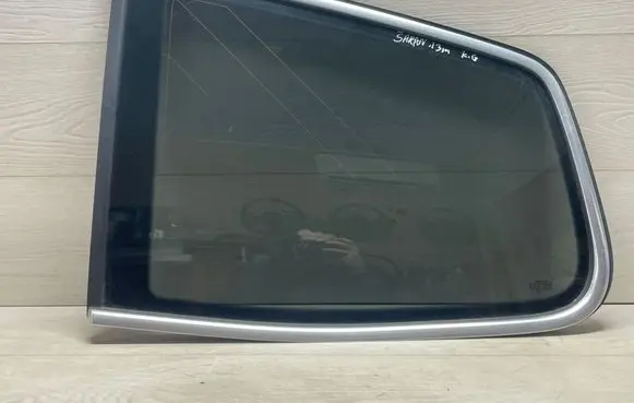 Volkswagen Sharan Rear side window 43R001583 E000231